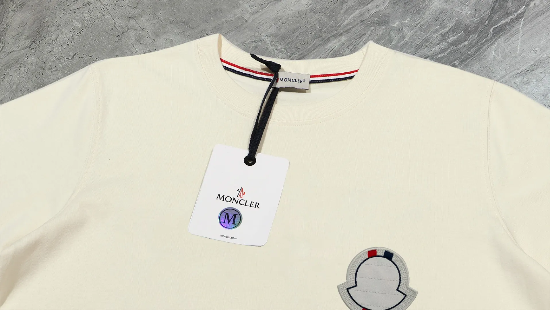【 In Stock】 〖 𝐌𝐎𝐍𝐂𝐋𝐄𝐑~ 〗 440g ， 😎 ， ， Factory 2025 T ， ， Premium LOGO， Same Style ：Black White Size：S M L XL 2XL